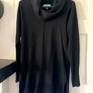Long black cow neck tunic